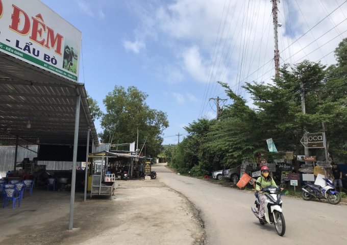 Cần tiền bán gấp lô đất phố mặt tiền đường chính ra bãi tắm Ông Lang, xã Cửa Dương, huyện Phú Quốc.