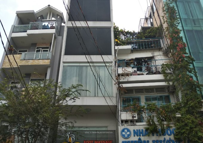 Cho thuê nhà MT Trần Hưng Đạo, P1, Quận 5, DT: 4 x 20m, 5 tầng, giá 90 triệu/th