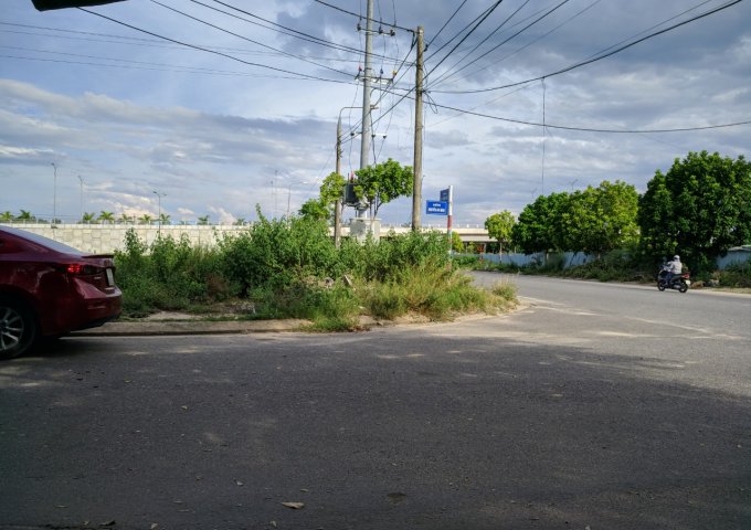 Ngay ngã 4 của quốc lộ 1A và Điện Biên Phủ nối dài Cách ga Tam Kỳ 800m