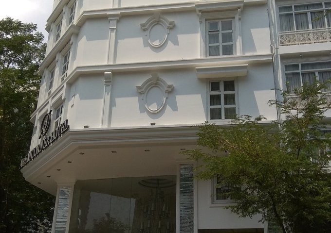 Bán khách sạn 11 tầng lô góc MP Nhà Chung, Hoàn Kiếm đang KD cực tốt giá 150 tỷ