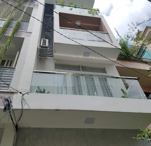 Nhà mặt tiền Trần Quang Khải, quận 1. DT: 4.2x12m trệt 5 lầu thang máy HĐ 90tr