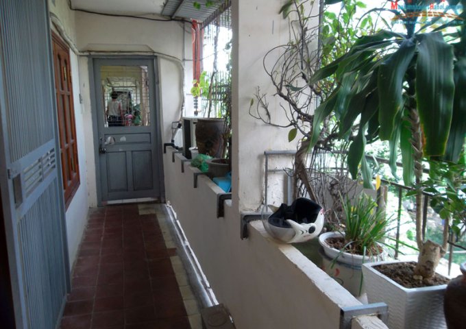 Bán căn hộ tập thể dãy B1 phố Trần Hữu Tước, Đống Đa, Hà Nội.