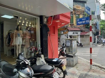 Cần cho thuê mặt bằng và sang nhượng cửa hàng quần áo thời trang nữ tại số 68 Quán Thánh, Ba Đình, Hà Nội.