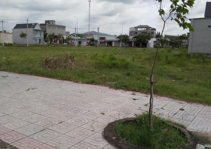 Bán đất vườn , khu dân cư , gần khu công nghiệp .