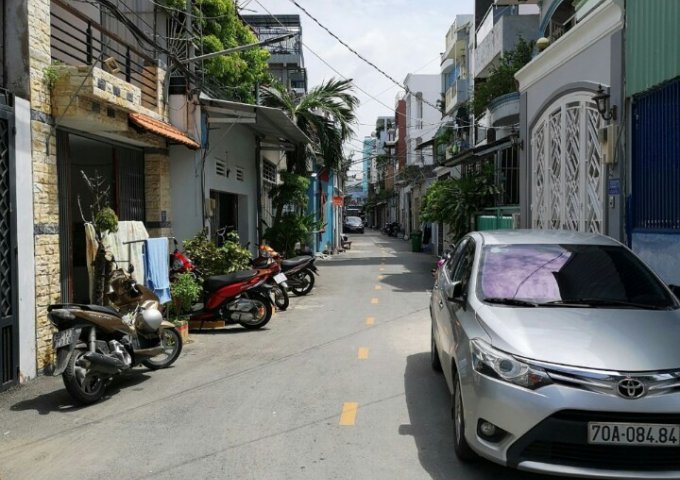 Cần bán nhà hẻm xe hơi 502 Huỳnh Tấn Phát Quận 7, Dt 4,2x12m, 1 trệt 1 lầu. Giá 4,5 tỷ.