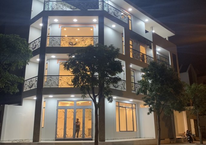 Bán biệt thự đẹp lung linh góc 2 mặt tiền Phú Thuận, Q7, DT 6,5x20m, 3 lầu. Giá 14,4 tỷ