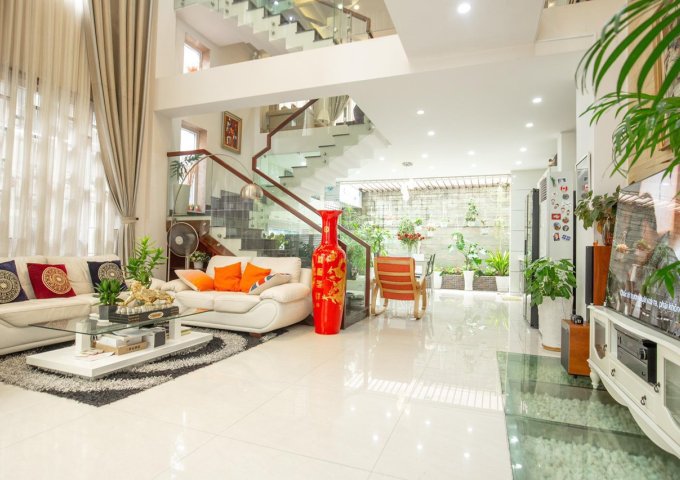 Bán nhà MT Đỗ Quang Đẩu-Bùi Viện,Quận 1.DT: 7,4x17m. HĐ: 200tr/th.Giá: 100 tỷ