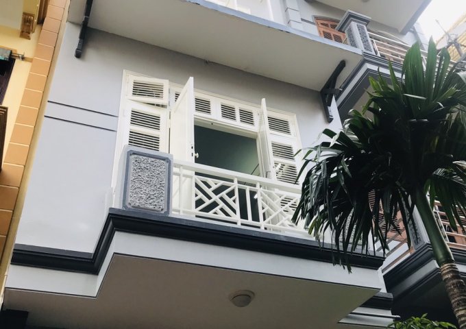 CHo thuê nhà riêng nguyên căn 3 tầng tại ngõ Nghi Tàm, Tây Hồ - LH: 0965800948