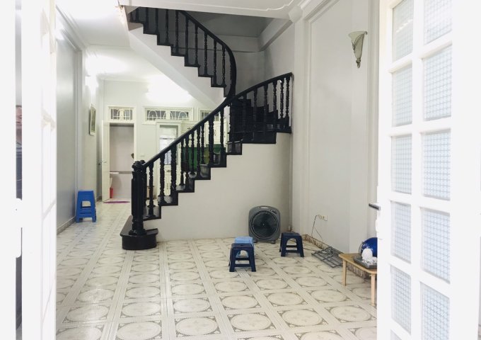 CHo thuê nhà riêng nguyên căn 3 tầng tại ngõ Nghi Tàm, Tây Hồ - LH: 0965800948