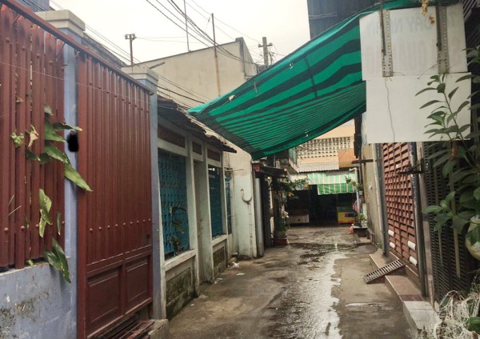 Bán nhà cấp 4 hẻm 37 đường Trần Văn Khánh ngay chợ Tân Thuận Quận 7.