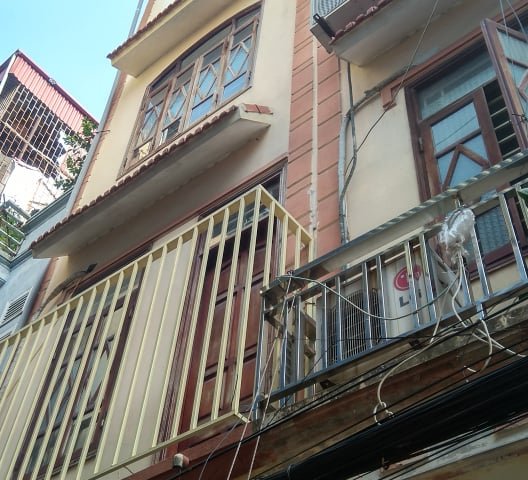 Bán nhà trong ngách xe bagac tránh, Phố Tân Mai. Nhà 30m2 mặt tiền 3.5m 5tầng, giá 2.4 tỷ