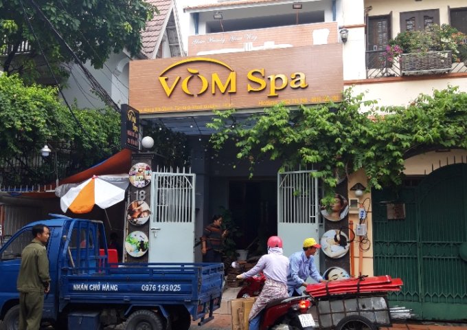 Cho thuê nhà 3 Mặt tiền siêu đẹp tại Phường Tân Định, Quận 1
