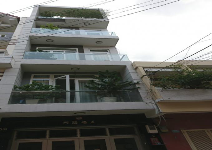 Bán gấp nhà hẻm 8m đường Nguyễn Kiệm, Phú Nhuận, DT:4x21m,5 tầng mới đẹp,có thang máy, giá chỉ 16.8 tỷ.