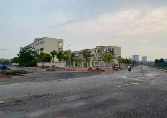 Bán đất phân lô Tái định cư Ngọc Thụy, vỉa hè, đường 25m, 60m, MT6m, giá 4.4 tỷ