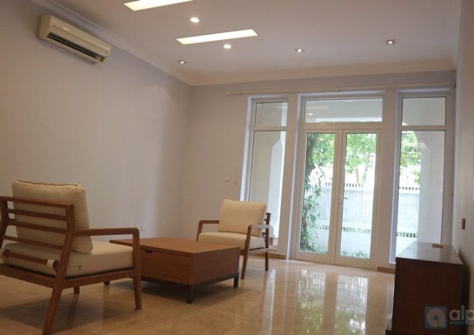 Cho thuê biệt thự 4PN , nội thất đẹp tại khu T Ciputra . LH xem nhà: 0983511099