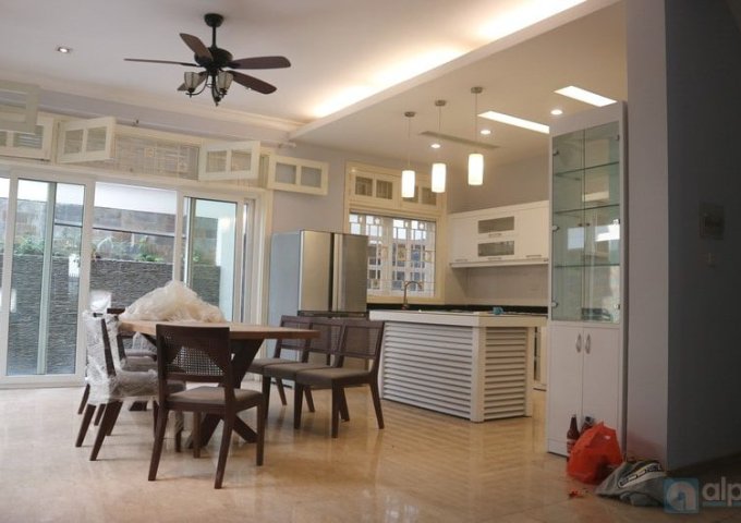 Cho thuê biệt thự 4PN , nội thất đẹp tại khu T Ciputra . LH xem nhà: 0983511099