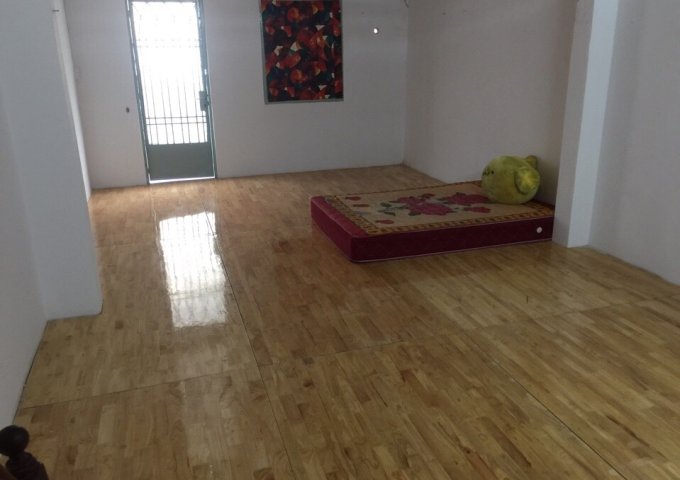 Cho thuê nhà nguyên căn tại 4H Lạc Long Quân, quận 11, TP HCM.