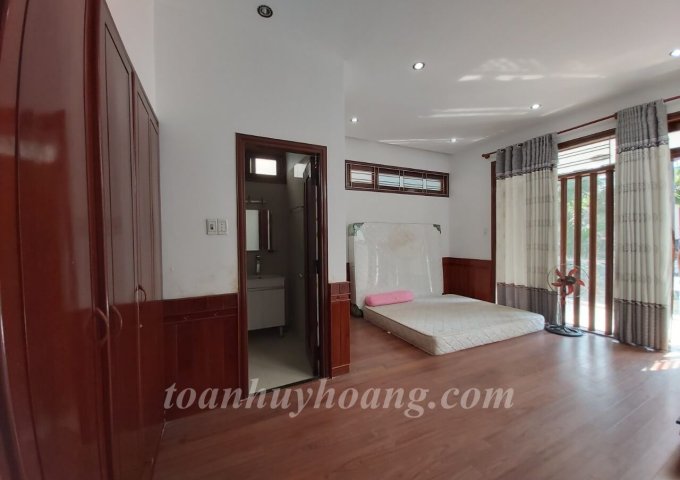 Cho thuê nhà nguyên căn khu Phạm Văn Đồng, 2 phòng ngủ khép kín giá 22 triệu-TOÀN HUY HOÀNG