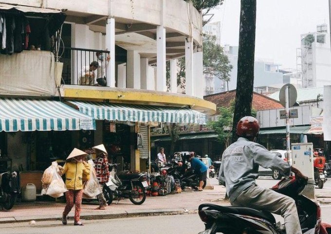 Cho thuê mặt bằng góc hai mặt tiền đường Yersin - Nguyễn Công Chứ, phường Cầu Ông Lãnh, Quận 1.