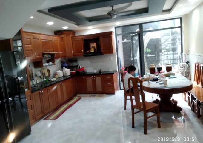 Cần bán nhà đẹp lung linh khu hoàn cầu Nguyễn Văn Linh, Quận 7, Dt 5x18m, 3 lầu, sân thượng. Giá 13,5 tỷ