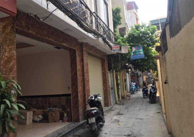 Bán nhà phố Hoàng Quốc Việt – Cầu Giấy, Ô tô gần, 2 thoáng, Ở luôn, 4T, 35M2.