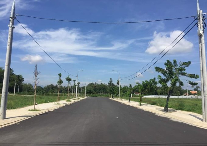 Đất sổ đỏ 100m2, giá 650 triệu, 10,5m lòng đường, vỉa hè 3,5m mỗi bên tại TP. Quảng Ngãi, cách trung tâm 7km. LH 0947830307