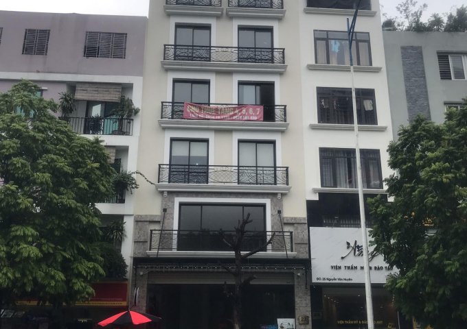 Cho thuê MBKD, VP tòa nhà mặt phố Nguyễn Văn Huyên 45-130m2. Giá chỉ 11.5tr/th
