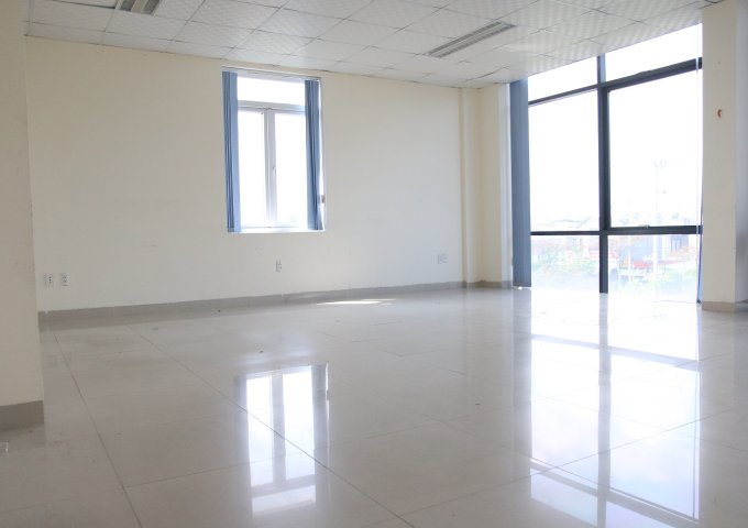Văn phòng cho thuê 165.000/m2/tháng. DT 25 - 100m2, nguyên sàn 300m2. Mặt tiền Lê Văn Hiến, Ngũ Hành Sơn