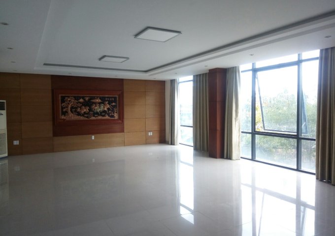 Văn phòng cho thuê 165.000/m2/tháng. DT 25 - 100m2, nguyên sàn 300m2. Mặt tiền Lê Văn Hiến, Ngũ Hành Sơn