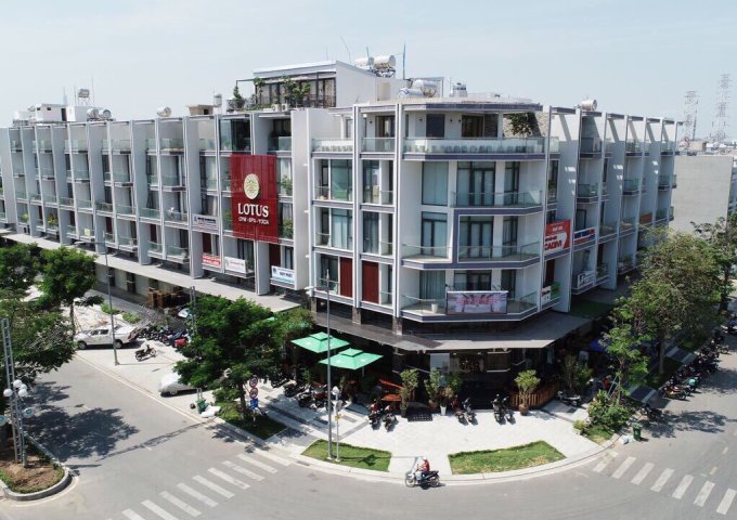 Mặt sau shophouse Nguyễn Thị Nhung, block M5 kế bên trung tâm thương mại, hồ bơi, công viên.  Diện tích: 7x20m. Đường: 14m. Kết cấu: Hầm, 5 lầu