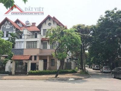 Bán biệt thự BT5 Việt Hưng căn góc 2 mặt tiền nội thất Lim Lào, bồn tắm sục cực xịn chính chủ