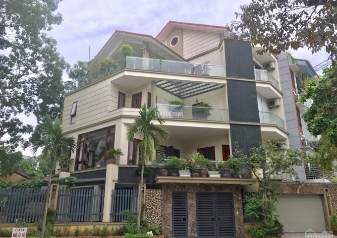 Bán nhà biệt thự Vip ngõ 28 Nguyên Hồng, Láng Hạ,25,5 tỷ 126m2 x 4 tầng ô góc