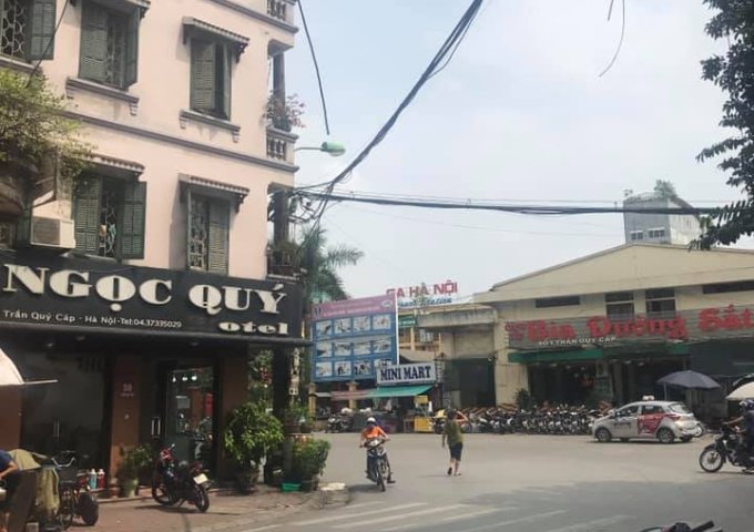 Nhà cấp 4 mặt phố Nguyễn Như Đổ, lô góc, cách ga Trần Quý Cáp chỉ 60m, 34m2, giá 6.5 tỷ