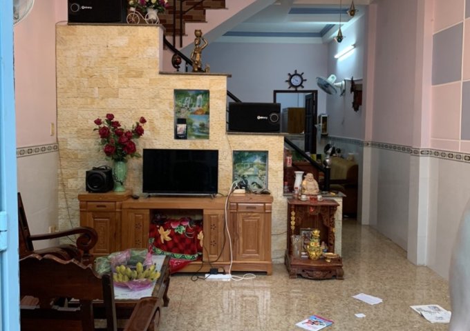 Cần tiền ăn nên  bán nhà  diện tích 4x15 giá 1 tỷ 350 ở Lê Thị Hà - Hóc Môn,sổ hồng riêng