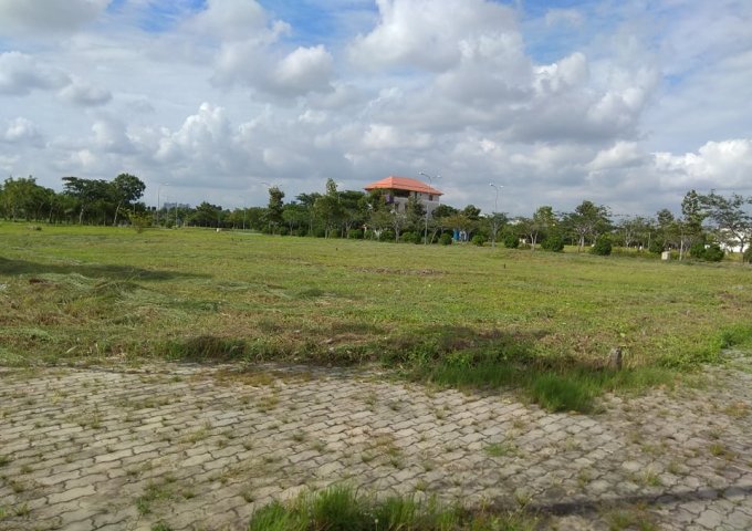 Cần bán miếng đất nằm tại đường thông ra đường Nguyễn Lương Bằng trong khu ADC - Tel : 0931104102