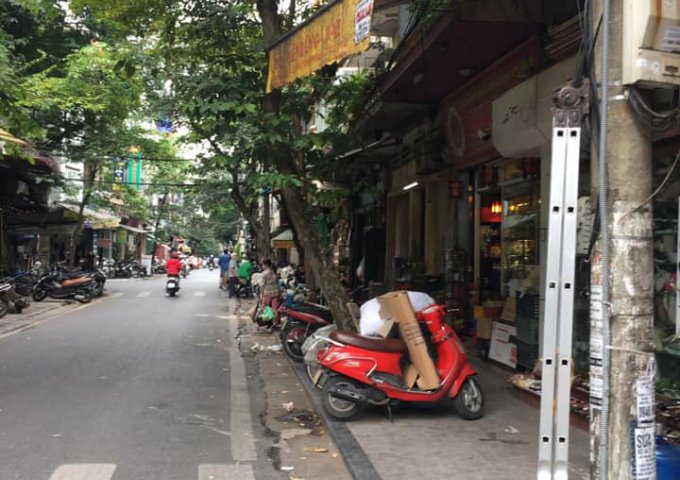 Cho thuê nhà mặt phố Lô góc tại Hàng Bồ, Hoàn Kiếm, Hà Nội