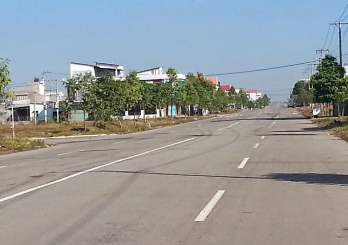 Cần bán 300m2 đất mặt tiền tỉnh lộ 825,khu vực 4 thị trấn đức hòa Gần công viên Võ Văn Tần