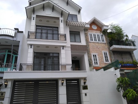 Bán nhà phố đẹp 11p tiện kinh doanh căn hộ cho thuê hoặc vừa ở vừa cho thuê phố Thảo Điền Q2