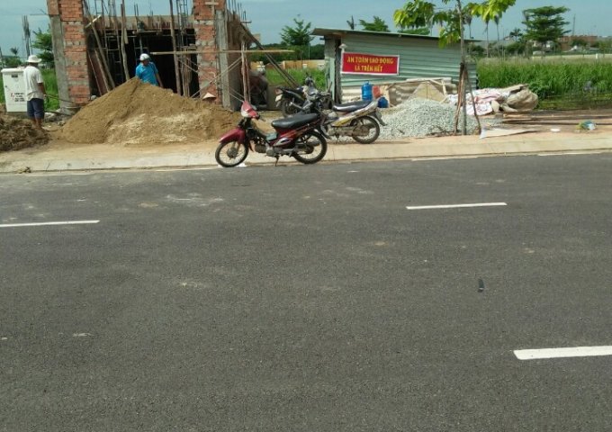 Bán gấp lô đất mặt tiền Lê Văn Việt khu dân cư đông đúc đất ở phường Tân phú Q 9. giáp Thủ Đức 