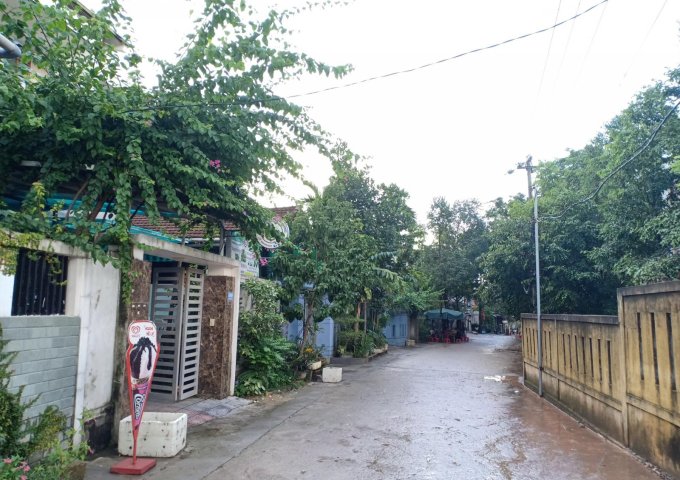 Đất kiệt 2 ô tô tránh nhau Lê Ngô Cát, phường Thủy Xuân, gần ngay trường Tiểu học Thủy Xuân