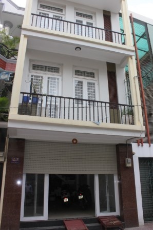Bán nhà mặt tiền Hùng Vương và Lê Hồng Phong Q10, trệt 5 lầu , giá 17.8 tỷ. LH 0919402376