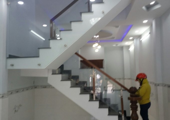 Bán Nhà Tân Phú Mặt tiền,4.3tỷ giá rẻ bèo nhèo,ngang 4m hơn,gần ĐẦM SEN GIÁP SÁT QUẬN 11