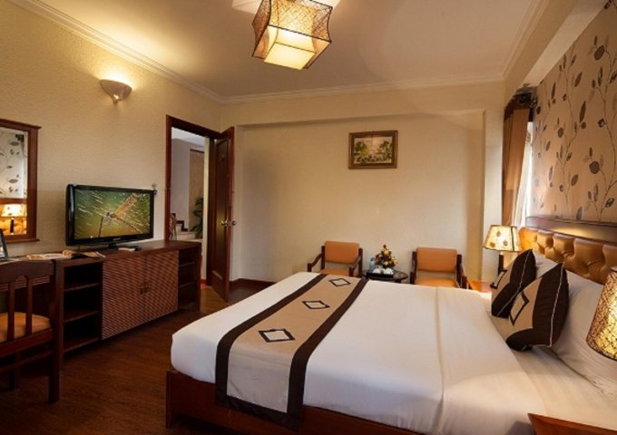 Bán khách sạn mặt phố Vũ Tông Phan, lô góc 9 tầng, thu 150 triệu/tháng – lh 0978883963