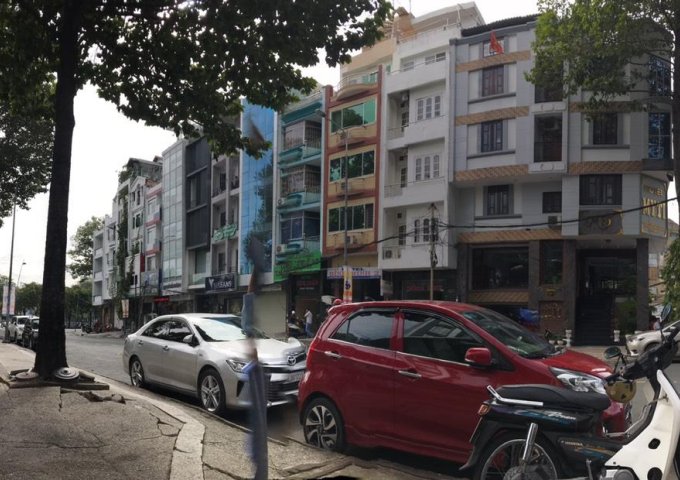 Biệt thự nội bộ đường Phổ Quang, P. 2, Tân Bình, DT: 10x18m (180m2) trệt, 2 lầu. Giá: 34 tỷ