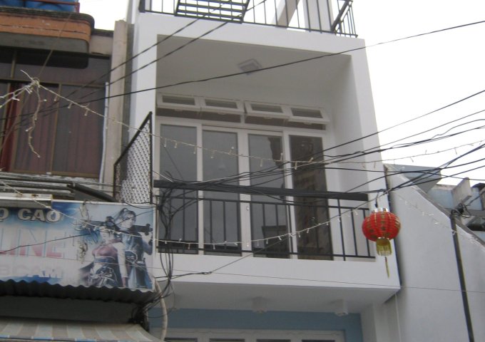 Bán nhà mặt tiền 423 đường Nguyễn Thái Bình, quận Tân Bình, DT 4.15x20m, hậu 9.5m