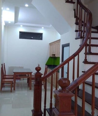 Bán Nhà mặt ngõ Giáp Bát 42m2 3,5 tỷ nhà mới 5 tầng 7 PN