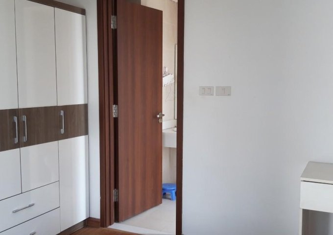 Chính chủ cho thuê căn hộ 3 ngủ full đồ giá 17tr tại chung cư Center Point Lê Văn Lương. LH: 0906.975.797