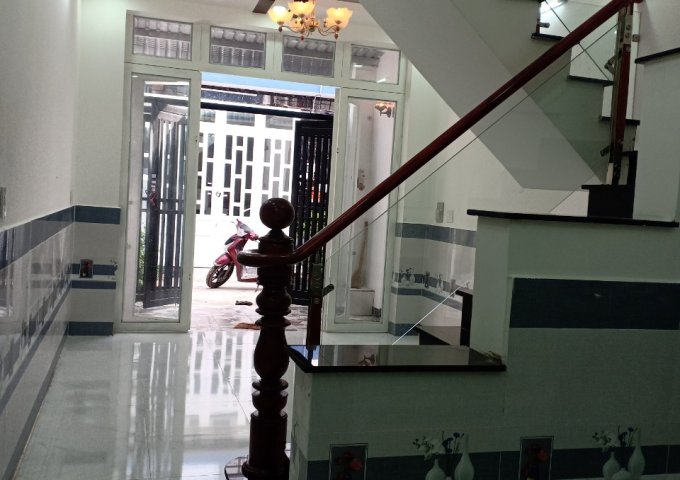 Gia đình ở quê dư căn nhà đang cho thuê ở Lê Thị Hà,giá 1 tỷ 250/64m2, sổ hồng riêng.
