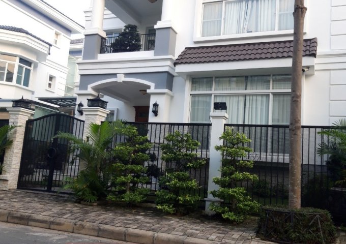 Cho thuê biệt thự phố vườn Phú Mỹ Hưng, Q7 DT 8x18m, giá 28 triệu/tháng nhà Full nội thất LH 0915213434 PHONG.