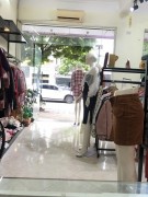 Sang nhượng  cửa hàng quần áo nữ tại số 45 phố Trạm, Long Biên, Hà Nội